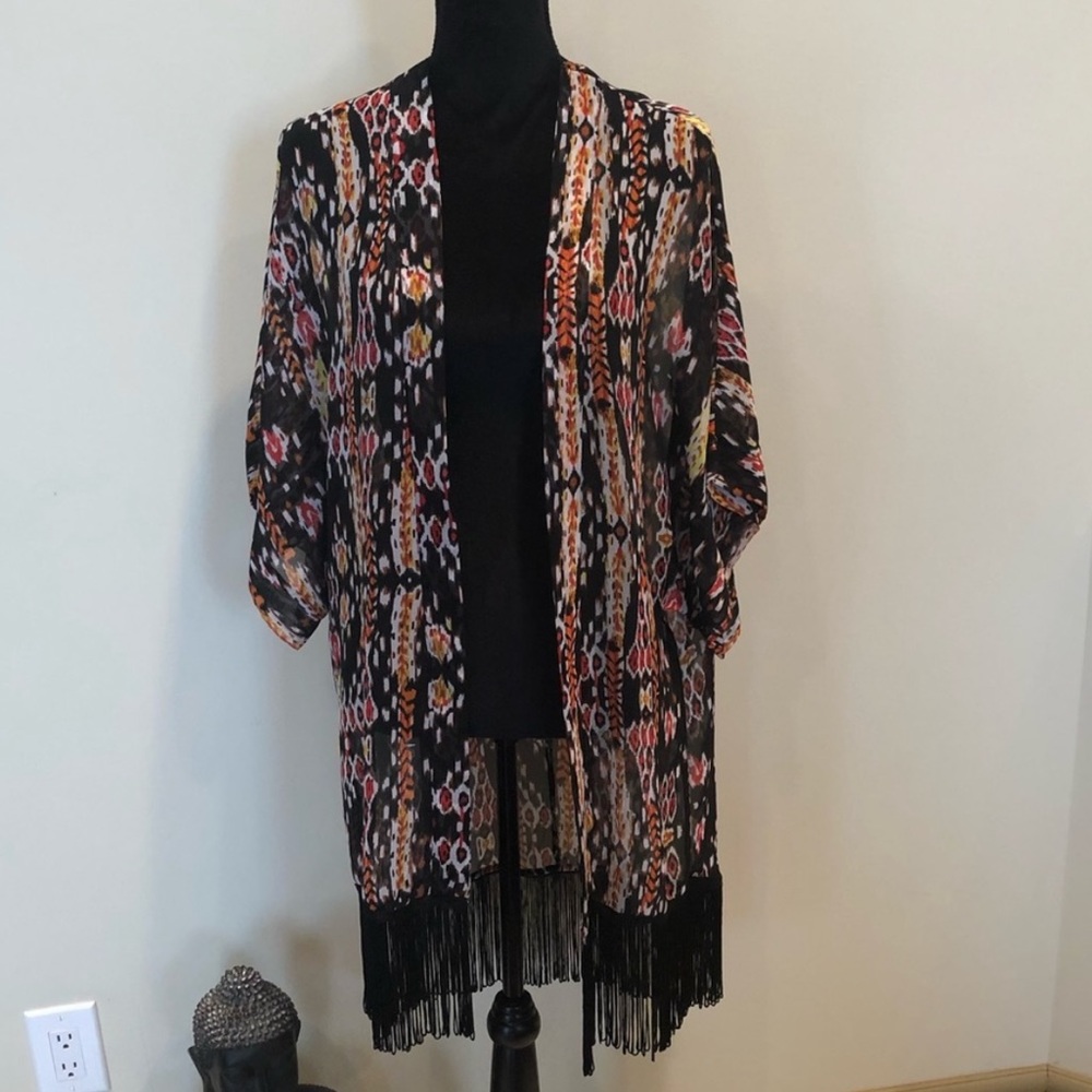 Steve Madden open front abstract print shear fabric kimono black fringe hem